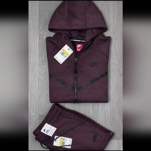 Brand New Nike Tech Windrunner Dark Burgandy Jogger Suit Large